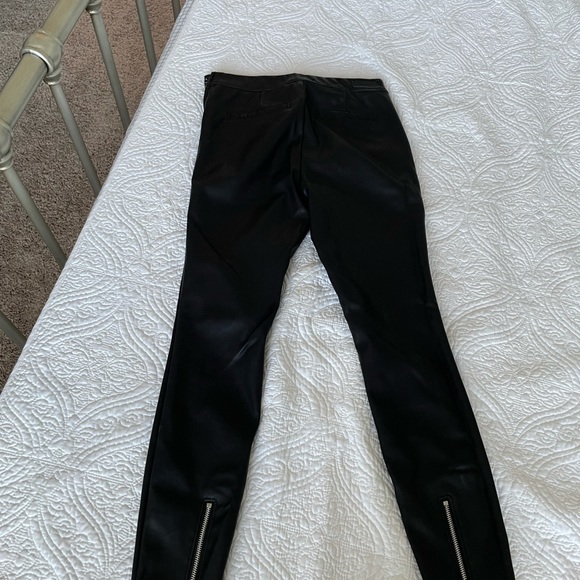 BLANK NYC BLACK SKINNY FAUX LEATHER PANTS - Picture 3 of 5